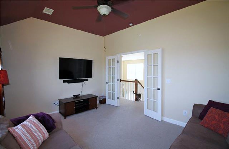 Building Photo - 4236 Longfellow Dr