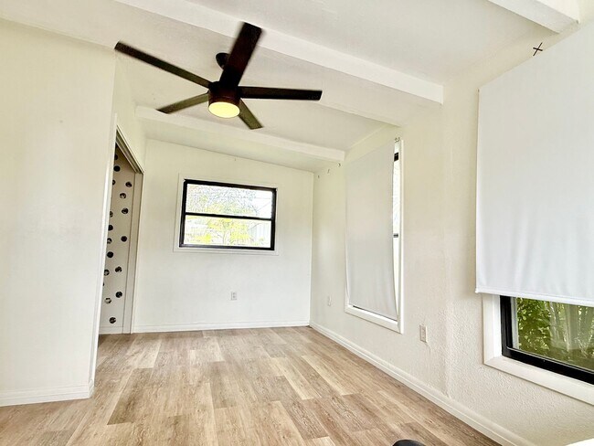 Building Photo - Charming updated 3Bedrooms 1Bath Home in p...