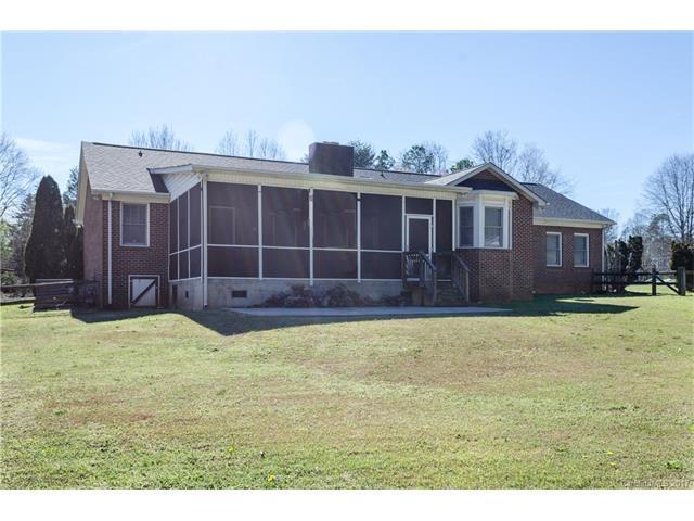 Building Photo - "Charming 4-Bedroom Retreat in Gastonia with Granite Touches & Gleaming Hardwoods!"