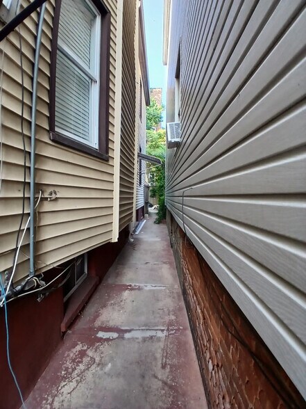 Building Photo - 66 Linden Ave