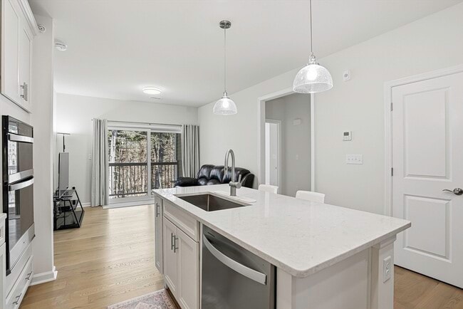 Building Photo - 4 Winslow Ln