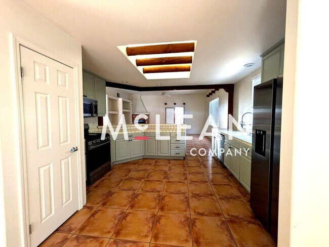 Building Photo - Classic 3 Bedroom Spanish Home with Pool -...