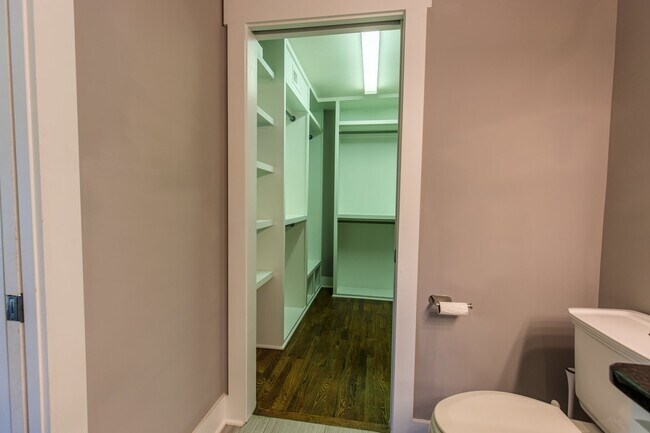 Building Photo - **APPLICATIONS APPROVED!**  Beautiful East Nashville Home on Porter for Lease!!