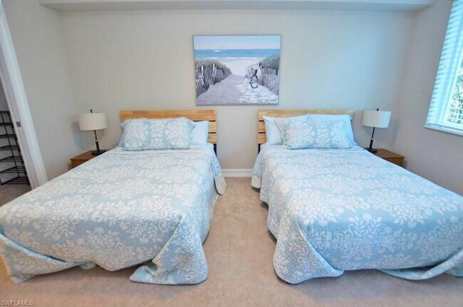 Building Photo - Beautifully decorated split 2/2 in stunnin...