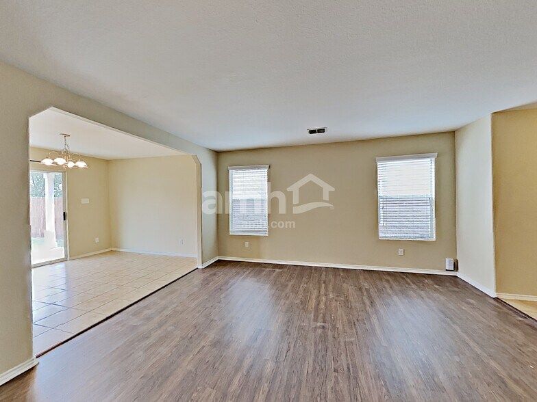 Building Photo - 9210 Pacific Maple