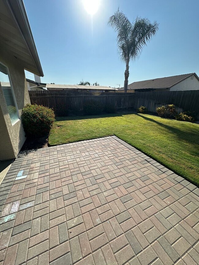 Building Photo - Lemoore’s finest