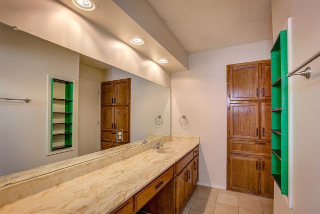 Building Photo - 6637 Fair Oaks Dr