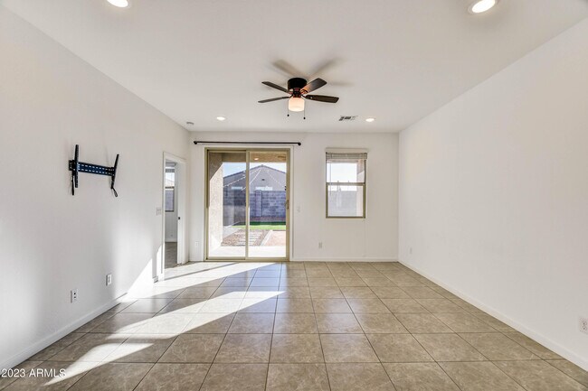 Building Photo - 37061 N Sidewinder Dr