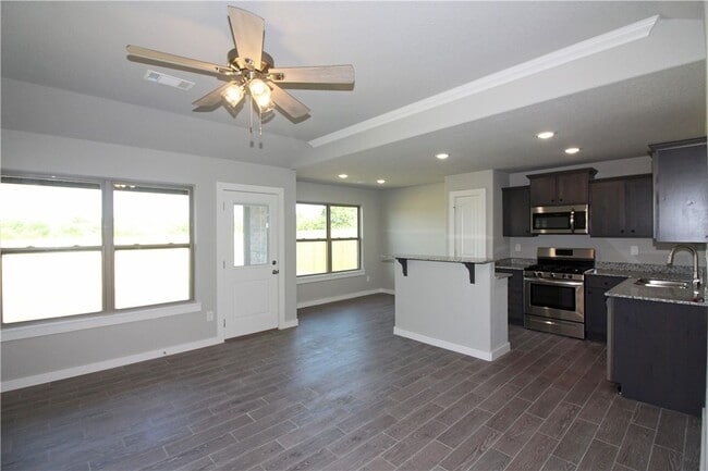 Building Photo - 411 Barbet Dr