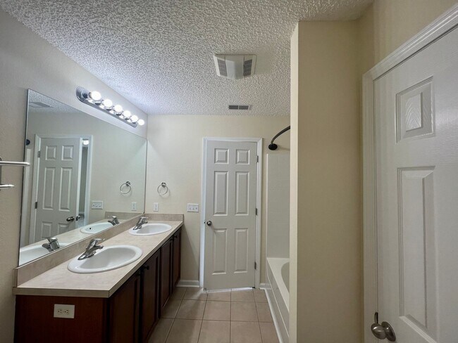 Building Photo - 485 Canyon Oak Loop