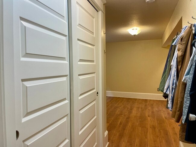 Building Photo - Lovely NE  3 Bed 2 Bath - King Neighborhood - A/C, Garage and Location!
