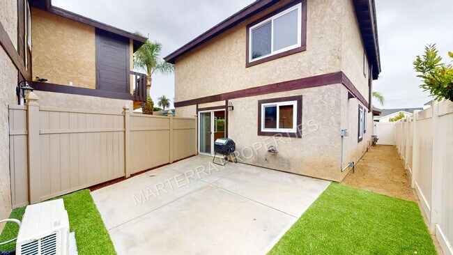 Building Photo - Charming 3-Bedroom, 2.5-Bathroom Home in D...