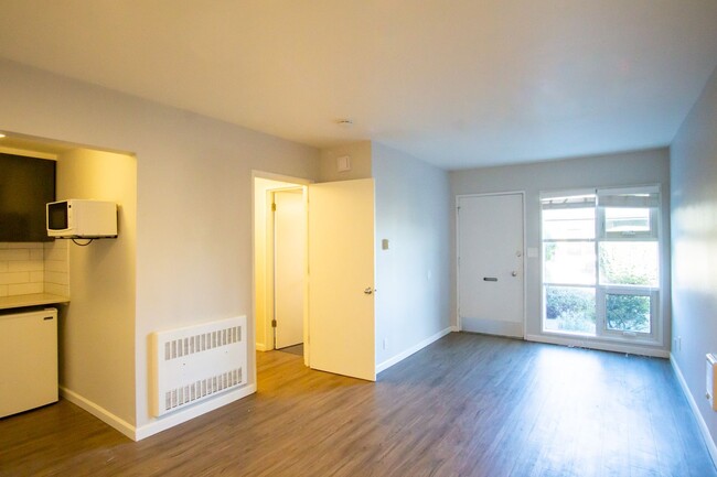 Building Photo - SW: Unique, Updated Studio w/Walk-Through ...