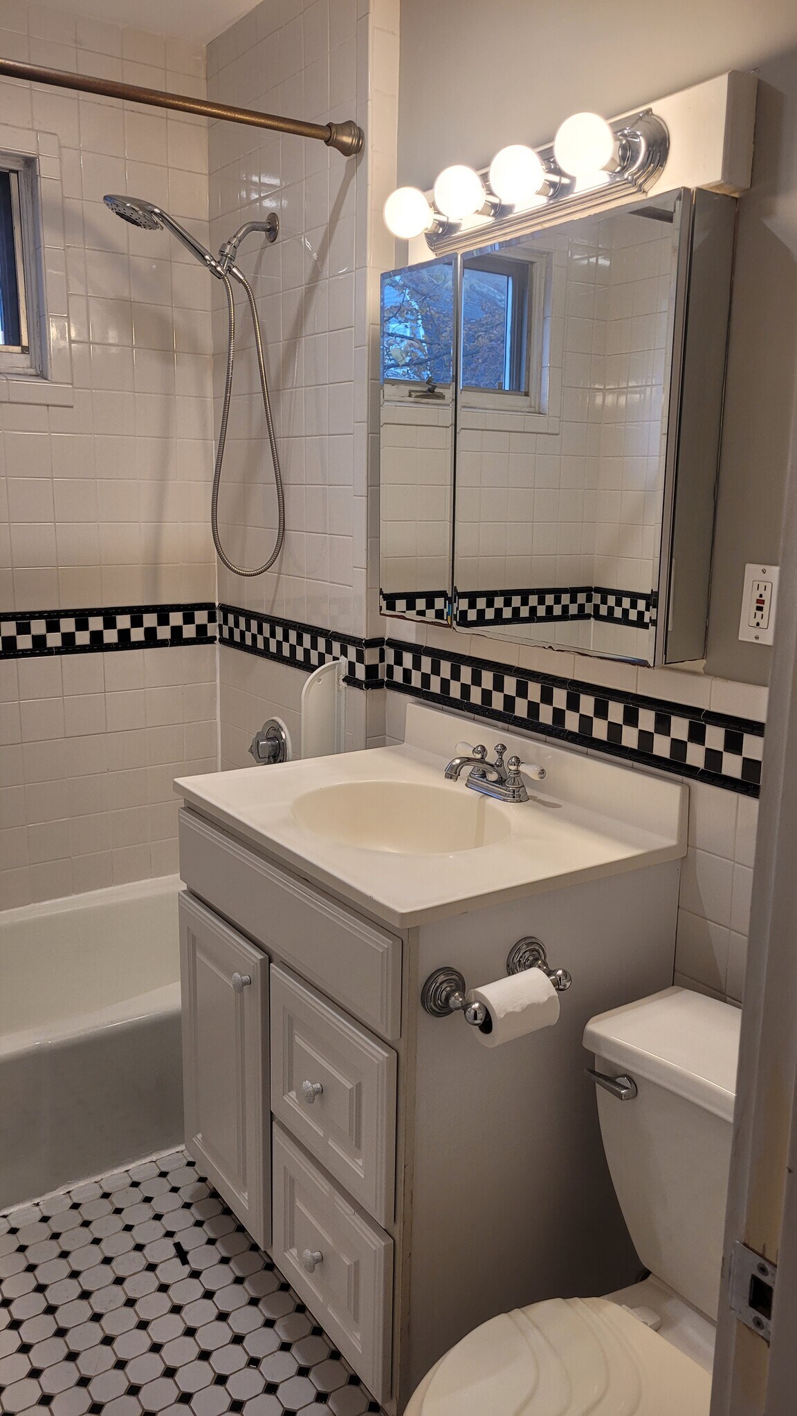 Building Photo - 881 Broadway