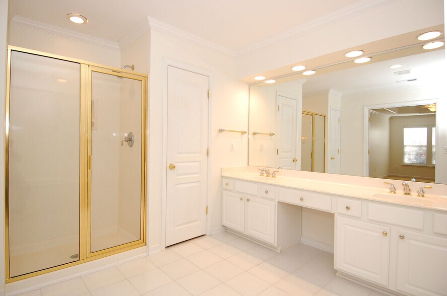 Building Photo - 3611 Lion Ridge Ct