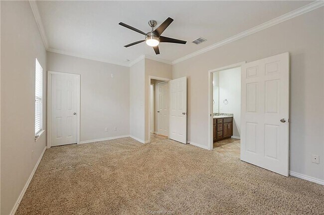 Building Photo - Adorable 3 Bed/2Bath Townhome Pre-Leasing ...