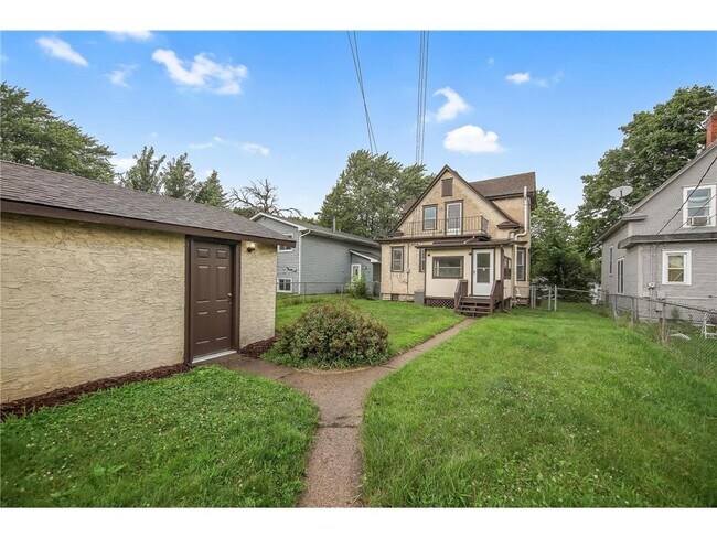 Building Photo - 804 Hawthorne Ave E