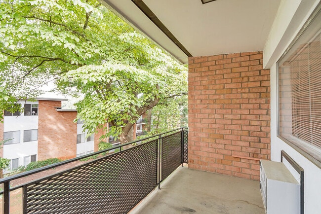 Building Photo - 1800 Jefferson Park Ave