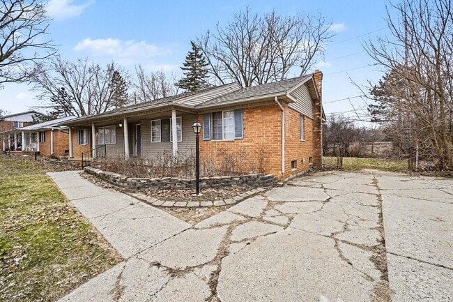 Building Photo - MOVE IN SPECIAL!!! - 1/2 OFF FIRST MONTH'S RENT