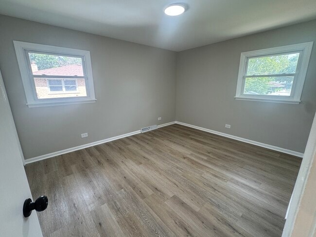 Building Photo - 14811 Minerva Ave