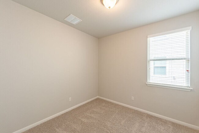 Building Photo - Beautiful New 4 bed, 2 bath home in Buda!