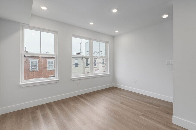 Building Photo - 2057 E Rush St
