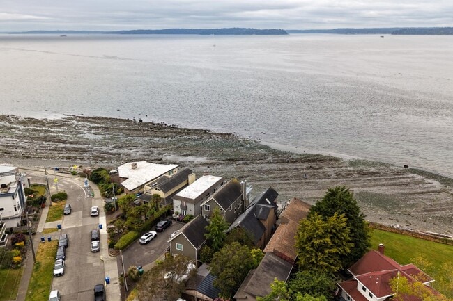 Building Photo - 3221 Alki Ave SW