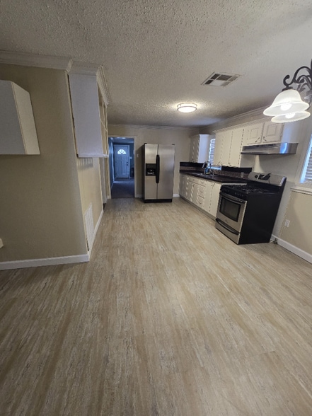 Building Photo - 2502 Riggan St