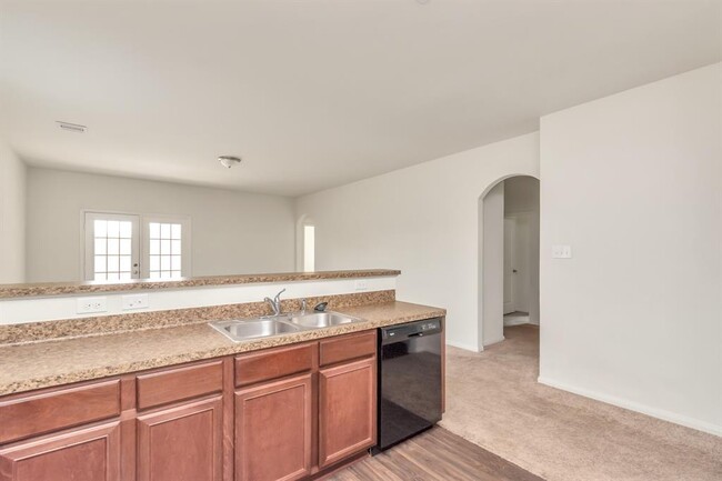 Building Photo - 718 Crystal Lakes Dr