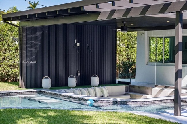 Building Photo - 10618 NE 11th Ct