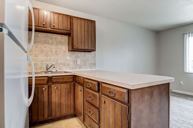 Building Photo - 515 Green Valley Dr