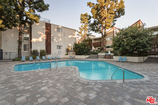 Building Photo - 6050 Canterbury Dr