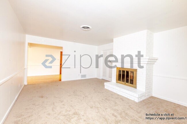 Building Photo - 4636 Goya Pkwy