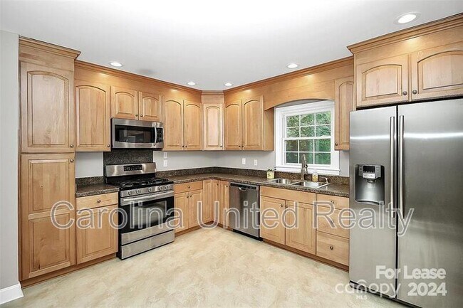 Building Photo - 6908 Lancer Dr