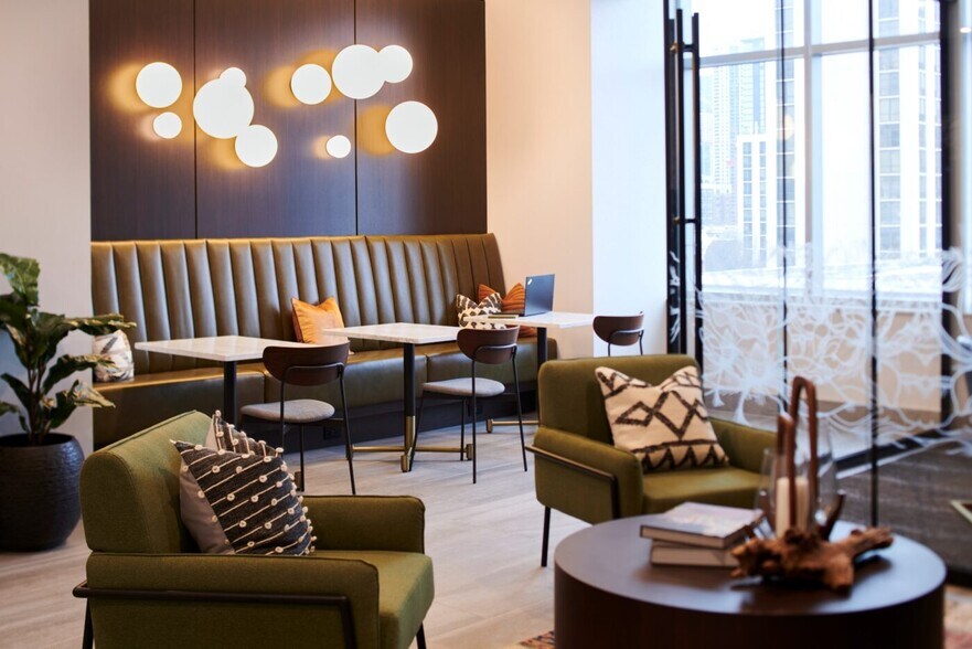 Building Photo - 300 W Hill St