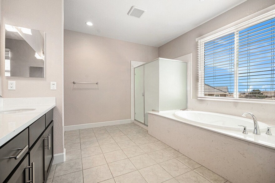 Building Photo - 31 Cortina Ct