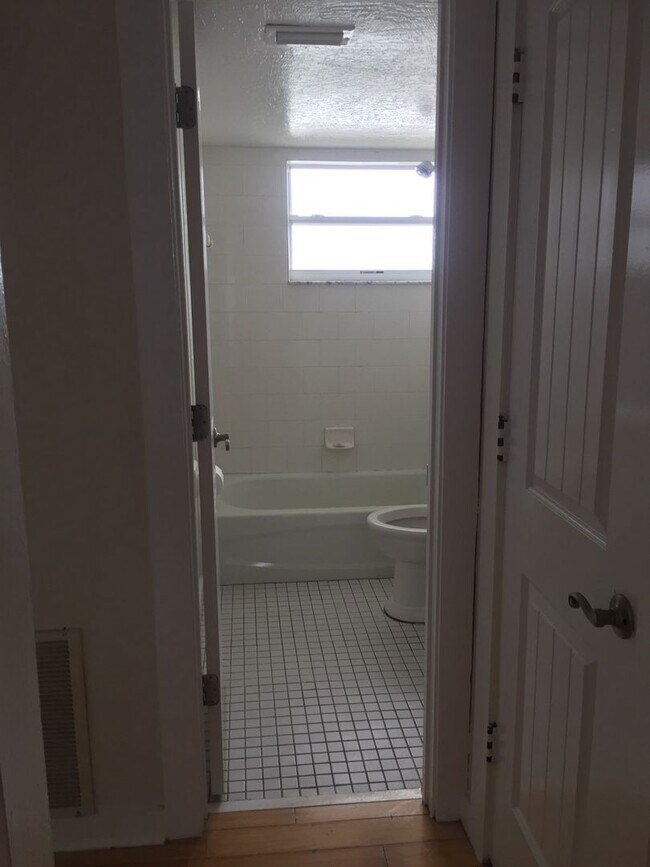 Building Photo - Ocean Breeze #14