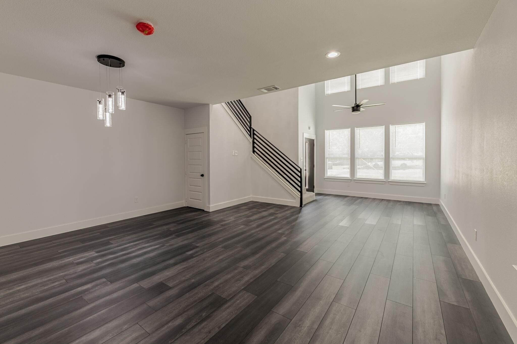 Building Photo - 770 Elwayne Ave