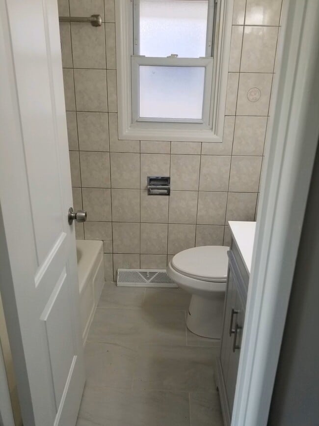 Building Photo - 11806 S Loomis St