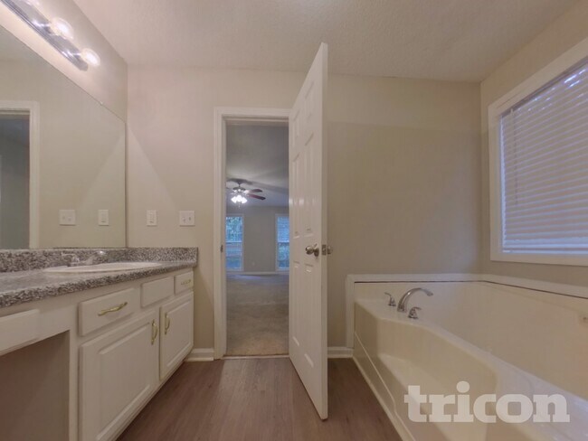 Building Photo - 21 Oliver Ct