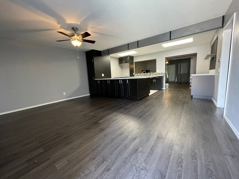 Building Photo - 1686 Brentwood Dr