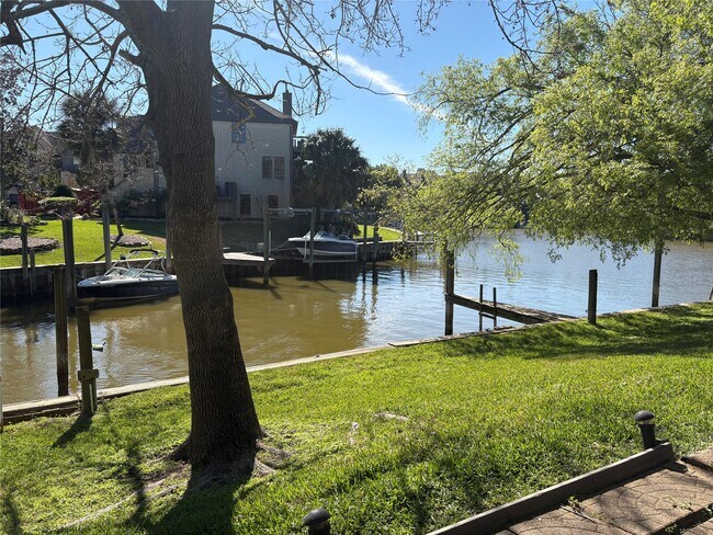 Building Photo - 18210 Bal Harbour Dr