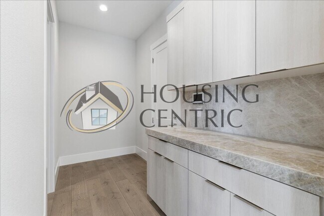 Building Photo - Unparalleled Executive Luxury Rental Home in Gated Community