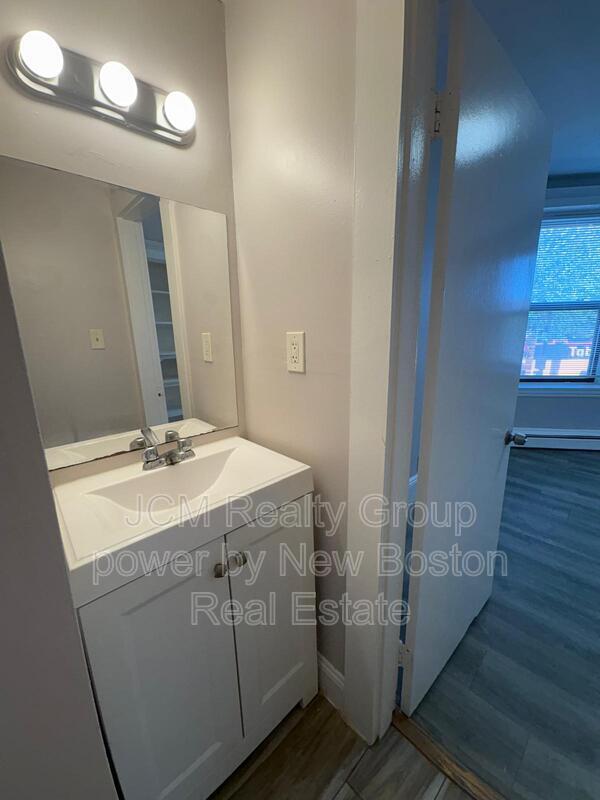 Building Photo - 116-124A Central Ave