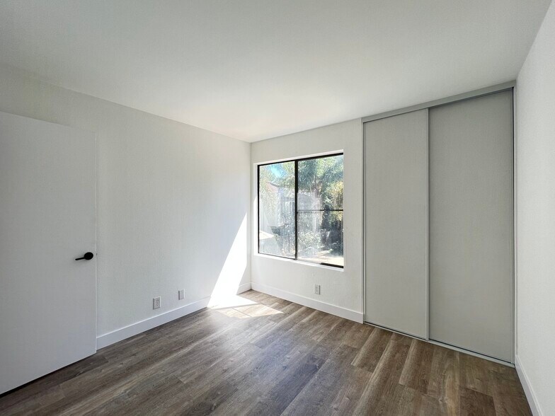 Building Photo - 15511 Sherman Way