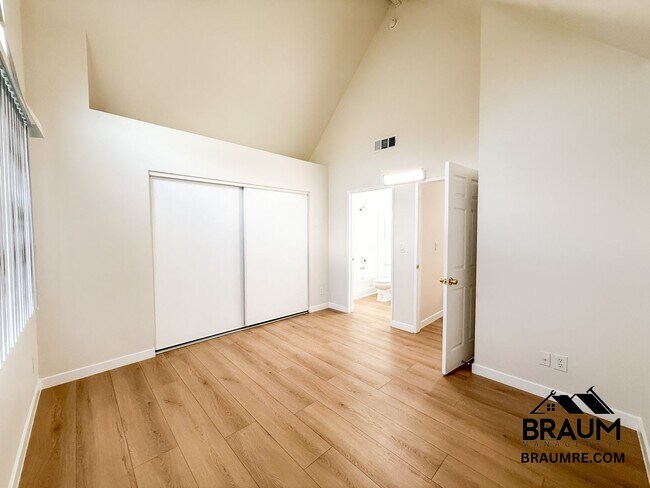 Building Photo - 14249 Friar St