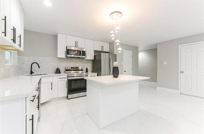 Building Photo - 5763 Easthampton Dr