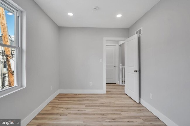 Building Photo - 123 Ford St