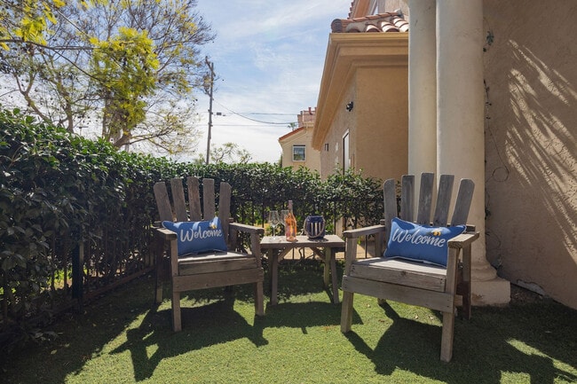 Building Photo - 1079 Sapphire St