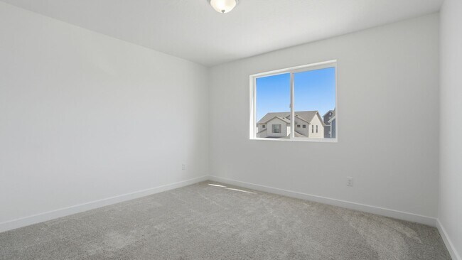 Building Photo - 154 E Parade Ave